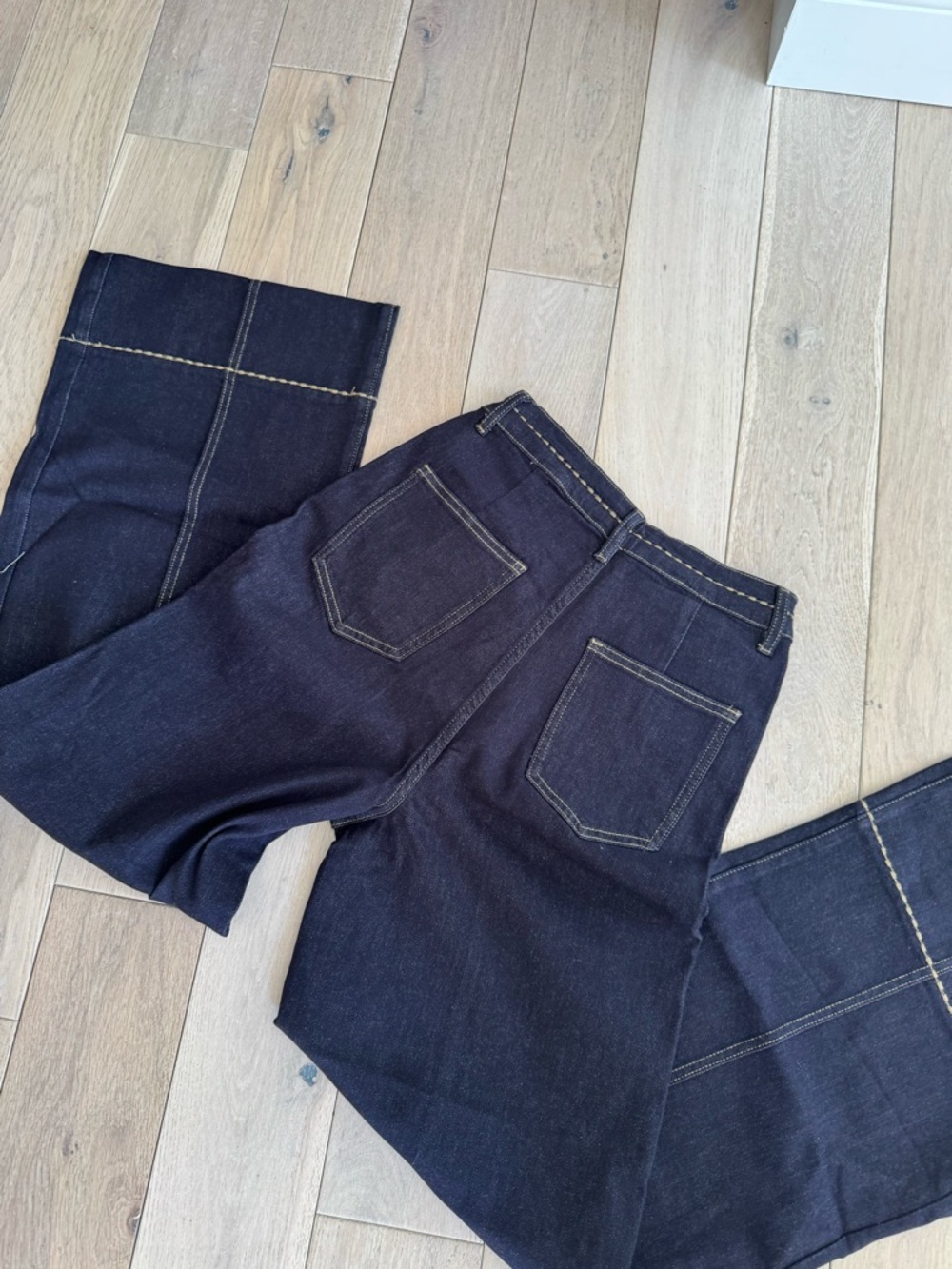 Commense Dark Indigo Wide-Leg Jeans with Contrast Stitching - Picture 5 of 11